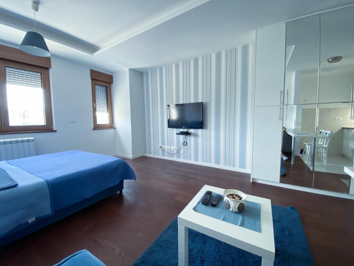 Apartment Azzurro Lux Belgrad Exteriör bild